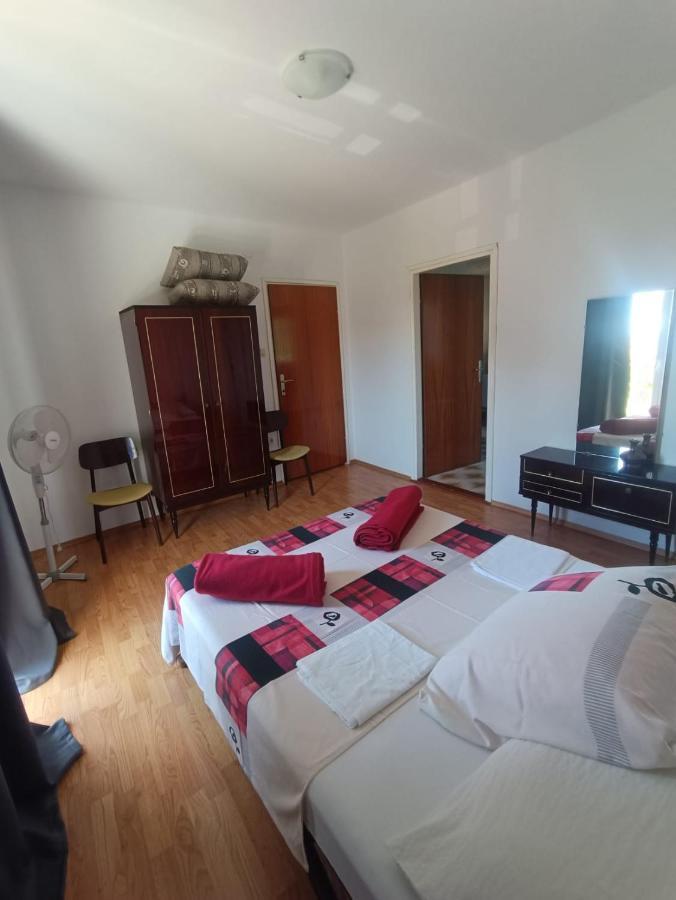 Tribunj Apartmani 外观 照片